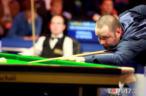 记者：王大雷、李源一已到梅州客场，谢文能、黄政宇应该不会出场.