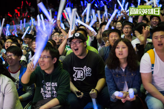 前露底牌 前露底牌